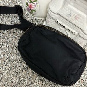 Lululemon Everywhere Belt Bag